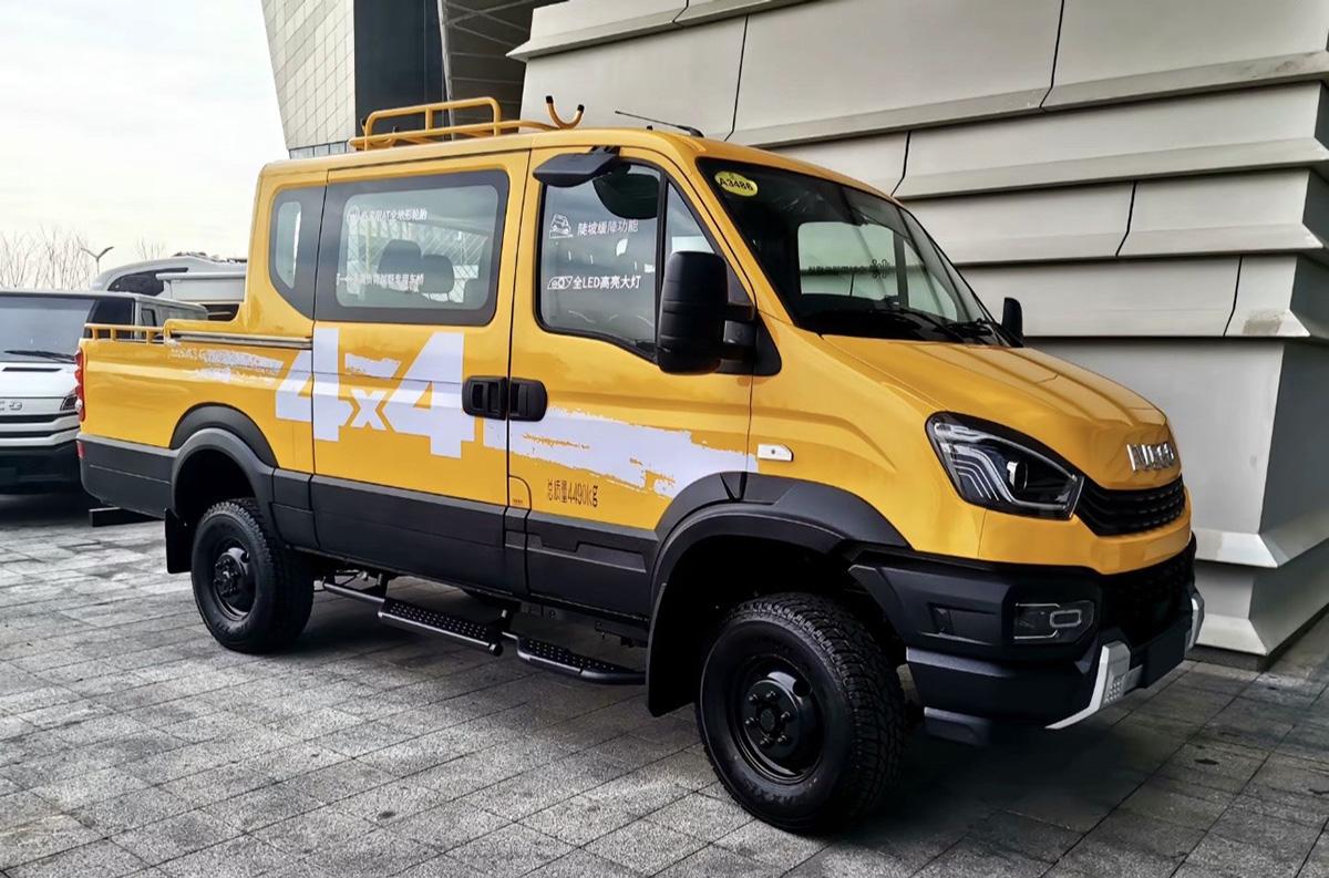 依維柯4×4越野版曝光,外觀很硬朗,側滑門,搭載3.0T柴油動力