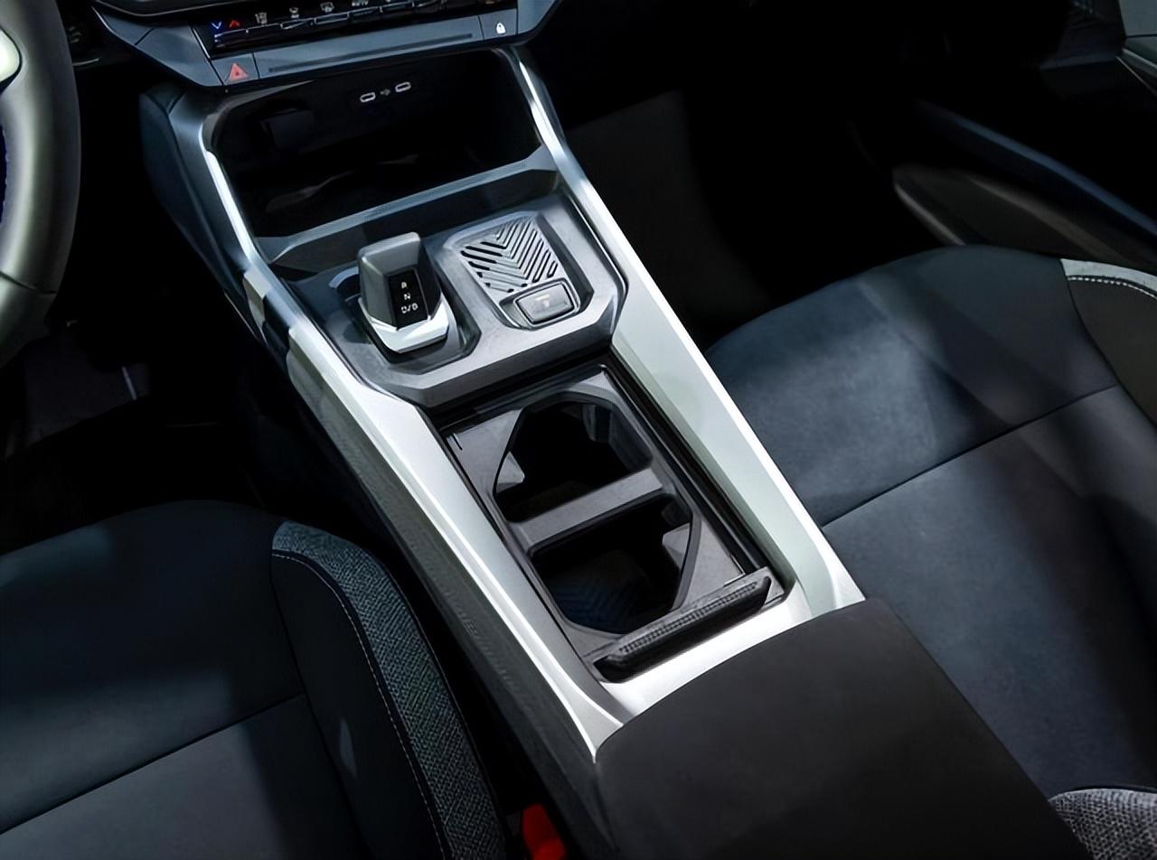 又一高顏值SUV,車長(zhǎng)4570mm,搭載1.2T+48V輕混,后排放倒就是床