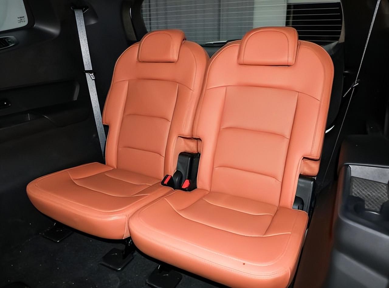 吉利的“爆款”,車長4900mm,全新外觀設計、6座布局,2.0T動力