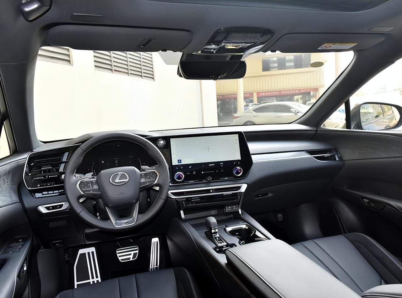 日系豪華SUV,車長4890mm,2.0T四缸+8AT+全輪驅(qū)動,起步247馬力