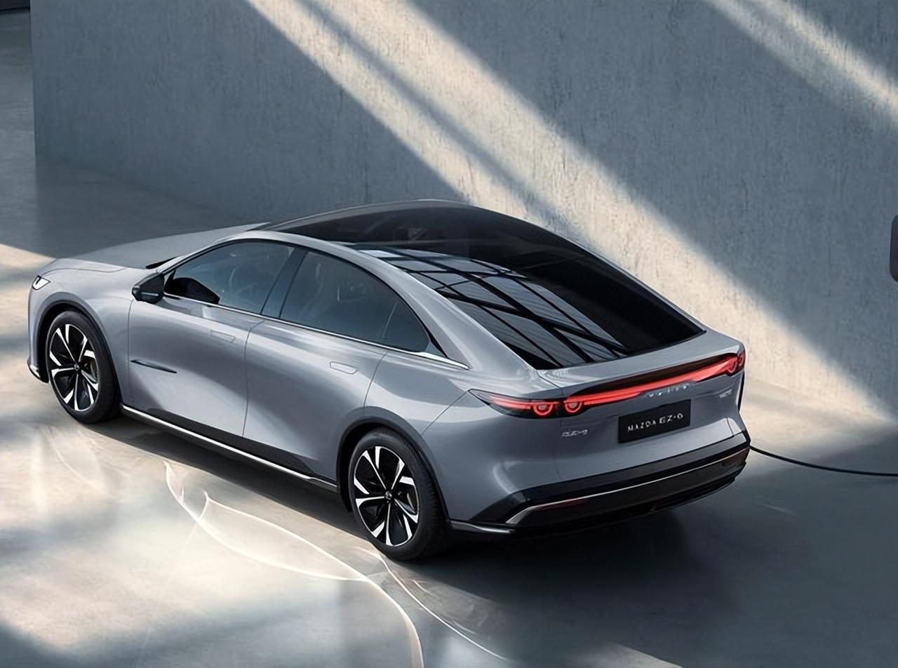 馬自達EZ6來了,車長4921mm,搭載1.5L增程系統,續航600公里