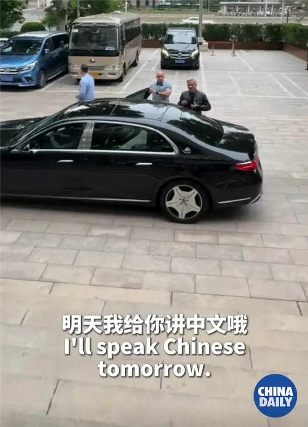 英偉達CEO黃仁勛今天首次中文演講：直言好緊張 要好好練習中文